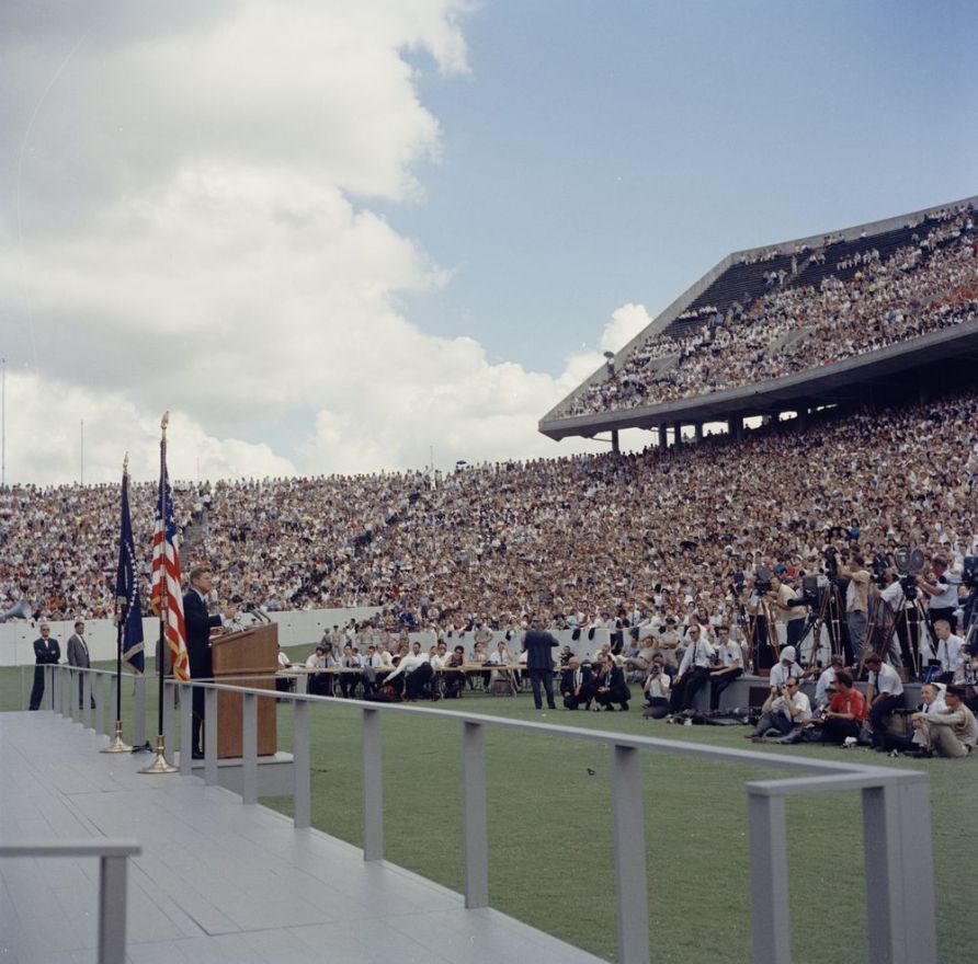 rhetorical analysis jfk moon speech